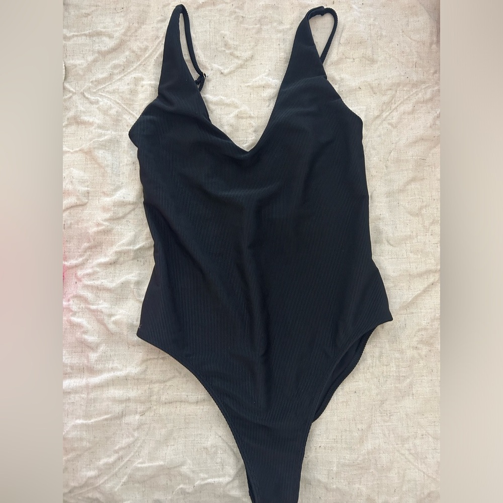 Beach Riot Reese One Piece Swimsuit - Picture 3 of 3